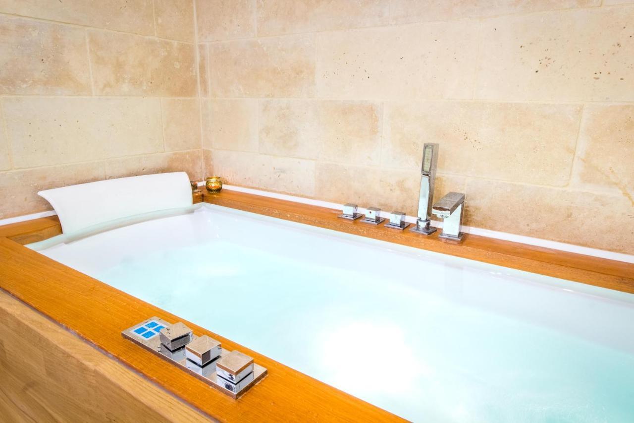 Jacuzzi - La Petite Romantique - Flobnb Laon Kültér fotó