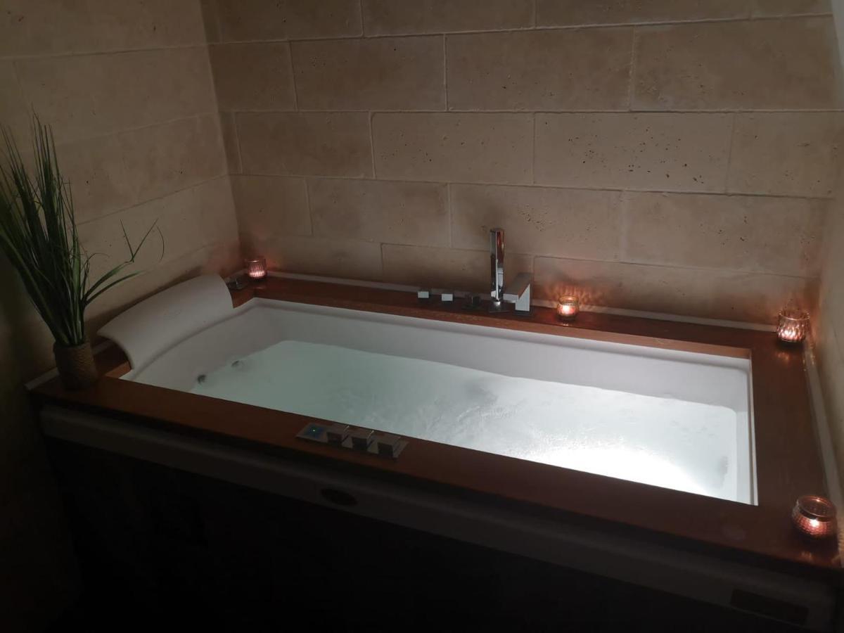 Jacuzzi - La Petite Romantique - Flobnb Laon Kültér fotó