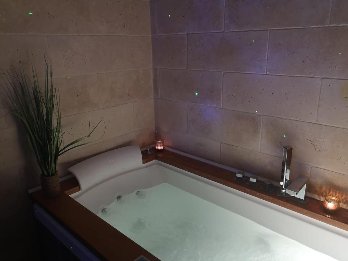 Jacuzzi - La Petite Romantique - Flobnb Laon Kültér fotó